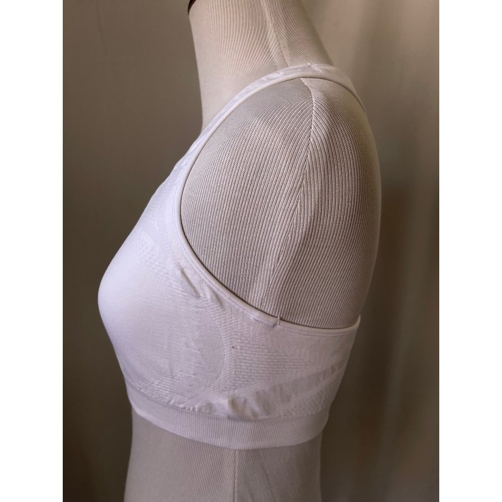 Hanes Sports White Textured Breathable Thick Supportive Sports Bra - Picture 8 of 10